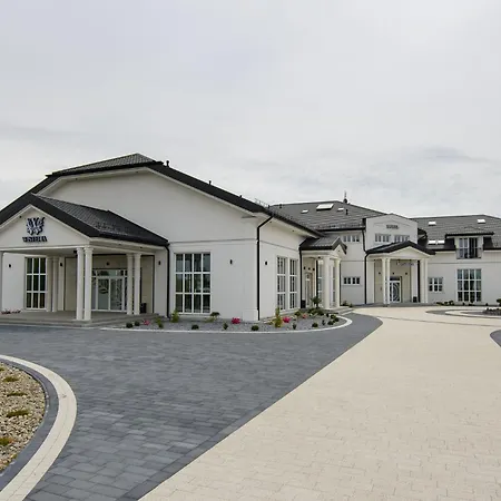 Wisteria Hotel Laskowiec (Ostroleka)